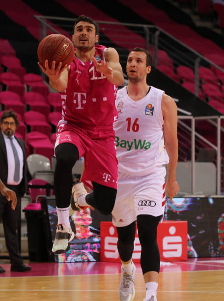 他在场上的 他在场上的