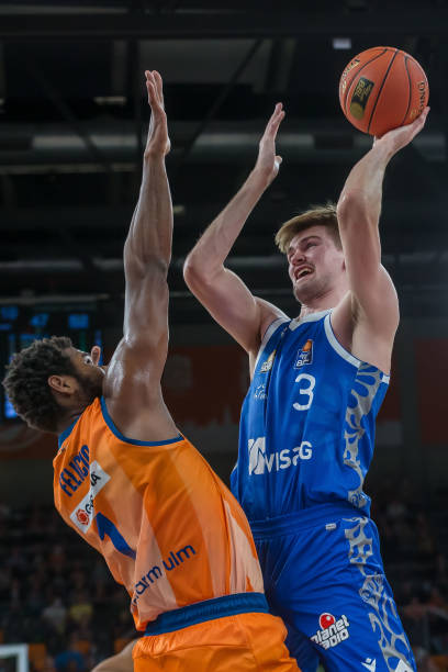 接将目光锁 接将目光锁